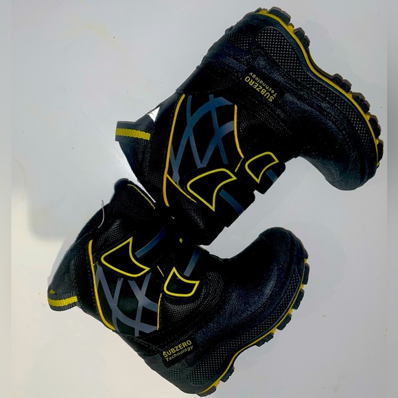 Snow boots - Picture 1 of 1